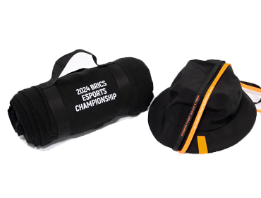 Панама и плед